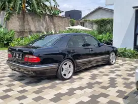 Mercedes-Benz E-Class 2000 Bensin