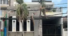 Rumah Komersial di Jalan raya Simpang Darmo Permai Selatan