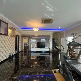 Rumah Mewah Full Perabot Plus Kolam Renang