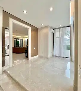 4 Lantai Rumah South Emerald Mansion Citraland Surabaya Barat
