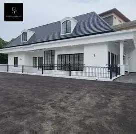 Dijual rumah cantik modern classic tipe down slope siap huni ada kolam