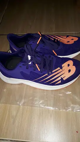 dijual sepatu running wanita NB