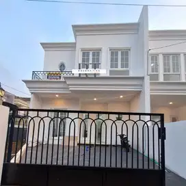 Rumah design American Classic di Jatiwaringin Bekasi