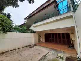 Dijual Rumah 2 Lantai Siap Huni di Jl. Duta Permai I, Jakarta Selatan.