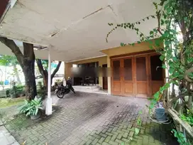 Rumah 3 Lantai Semi Furnished Sertifikat Hak Milik di Cilandak Kko