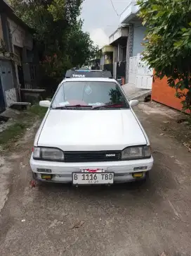 Mazda 323 elite putih