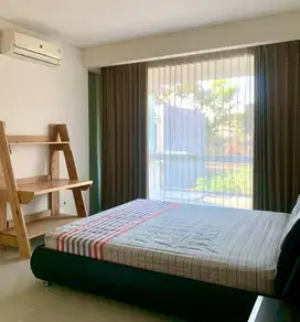 CA390 Dijual Rumah 2 LT Modern Cakep Semi Furnished di Citraland Golf