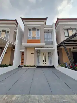 RUMAH 2 LANTAI BARU SIAP HUNI PINGGIR JALAN FULL FASILITAS