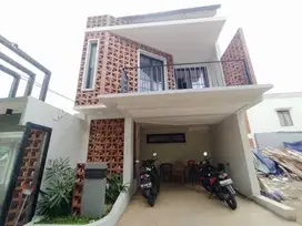RUMAH 3 LANTAI DALAM CLUSTER DI JAGAKARSA DEKAT TOL BRIGIF