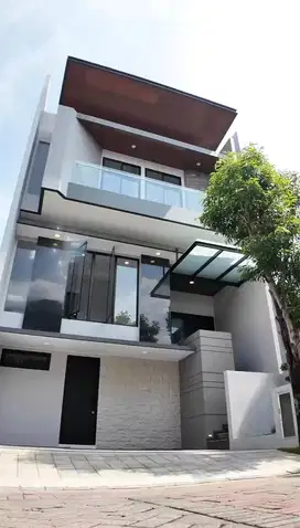 Dijual Rumah baru gress 3 lantai di Citraland Surabaya Barat