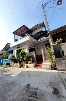 Dijual Cepat Rumah 2 Lantai di Taman Pagelaran