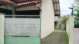 Jual rumah 1,5 lantai, taman luas di Jl Situ Indah, Cimanggis. Depok