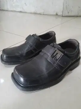 Sepatu Kulit Carvil No 39