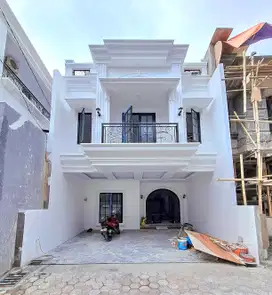 Dijual Rumah Baru American Classic Dalam komplek di Jagakarsa