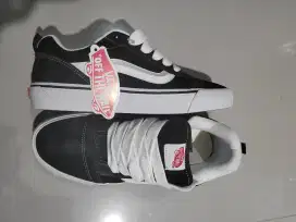 Brand new Vans knu skool