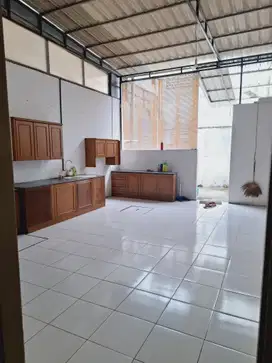 Ruko 3 Lt Bagus dan Siap Huni Lokasi Holis, Bandung
