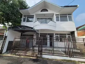 Rumah 2 Lt Bagus dan Nyaman Lokasi Ancol Timur, Bandung