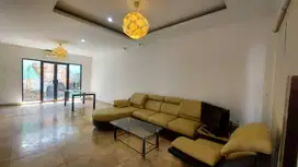 Harga terbaru ! Rumah jual 2 lantai area kerobokan dekat seminyak.
