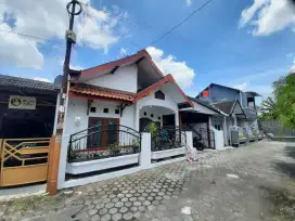 Dikontrakan rumah di lingkungan tenang, cocok untuk keluarga muda