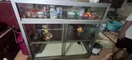 Lemari kaca alumunium