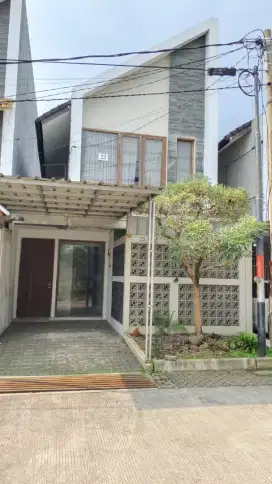 JUAL RUMAH TINGGAL 2 LT DI CLUSTER LEMONIA BUAH BATU SQUARE BANDUNG