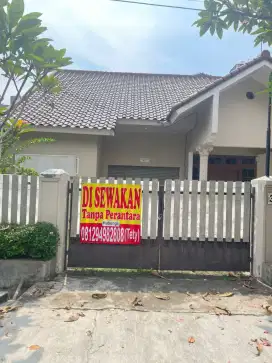 Disewakan rumah di jln.kayu putih Selatan