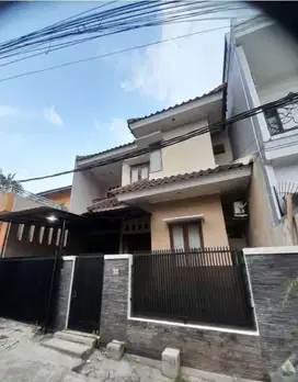 Rumah 2 Lantai Komplek Bintara Akses 2 Mobil Siap Huni Jakarta Timur