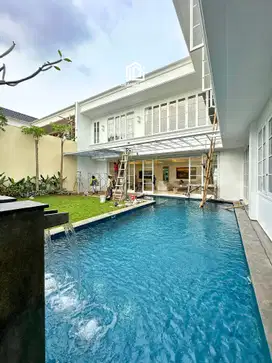 Rumah Mewah Lokasi Sangat Strategis Dekat Jalan Raya Di Kemang
