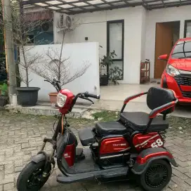 SEPEDA LISTRIK RODA 3 TRICYCLE LOW KM