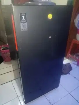 Kulkas 1 pintu merk aqua