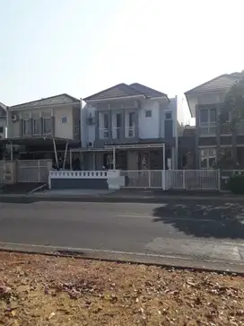 Jual  Cepat Rumah Cantik Siap Huni Boulevard. Kota Wisata Cibubur.