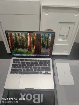 Macbook Air M3 8/256gb 13-iNci Garansi resmi iBox on september 2025