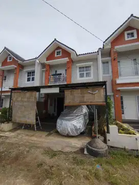 For sale Rumah 2 lantai di komplek Lux Asri di Sariwangi