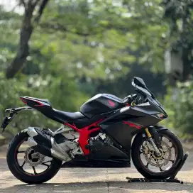 HONDA CBR250RR NON ABS 2018 BLACK KM 5K ISTIMEWA PAJAK PANJANG