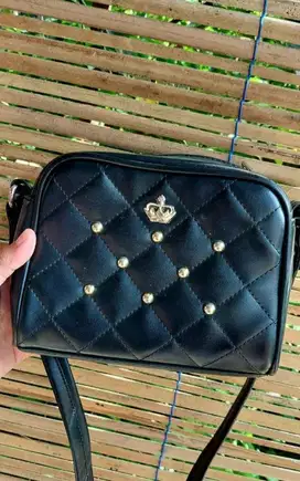 Sling Bag/ Tas Hitam Sophie Martin Paris