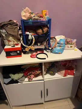 tempat tidur anak 1 set dgn meja n lemari pakaian merk informa
