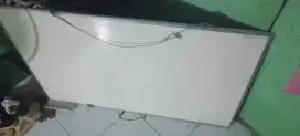 2 WHITEBOARD WHITE (FREE 1 LEVI'S)