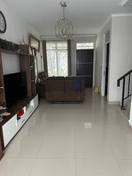 Dijual rumah siap huni di Metland Transyogi