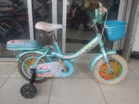 Sepeda anak kecil cewek roda empat