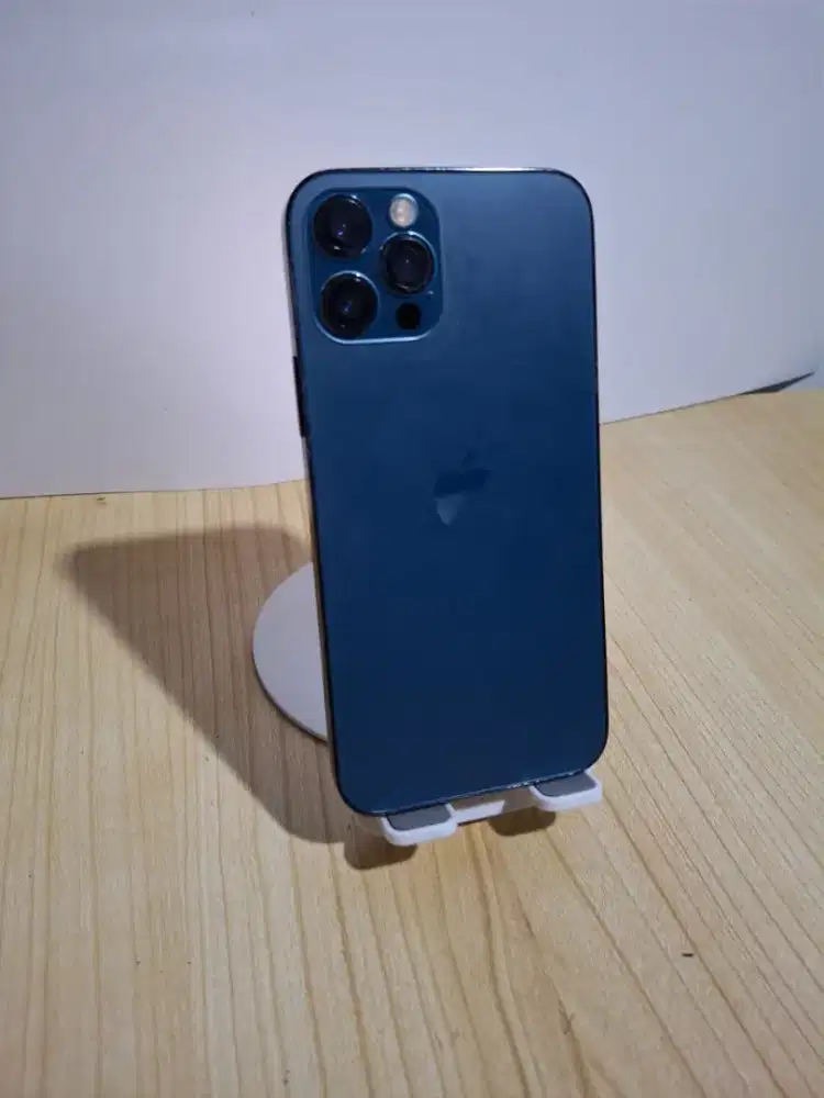 Apple iPhone 12 Pro biru lengkap
