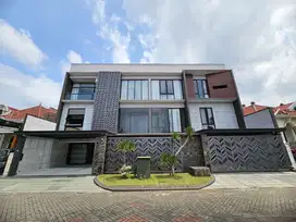 Dijual Rumah Mewah Full Furnish di Istana Dieng, Sukun Malang