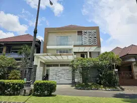Dijual Rumah Mewah Siap Huni + Kolam Renang di Istana Dieng, Malang