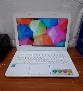Di jual laptop Mulus no minus