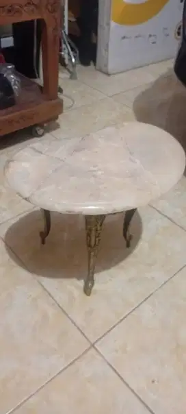 Jual Meja Onyx Kaki Besi, Minus ada Gompal, di Depok Timur