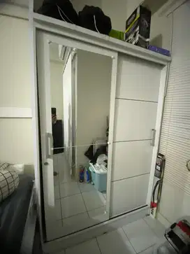 Lemari 2 pintu sliding plus kaca