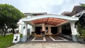 Dijual rumah 2lt Hoek di Legenda Wisata