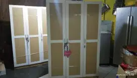 Dijual borongan lemari 3pintu 2unit,meja rak,meja tv.