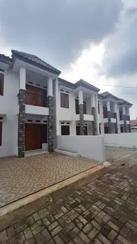 MURAH SIAP HUNI RUMAH 1,2 M an DEKET KE LRT CIKUNIR 1