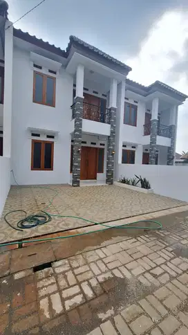 DI JUAL RUMAH 4 KAMAR TIDUR DEKET KE LRT CIKUNIR 1