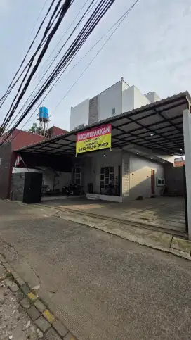 Dikontrakan rumah 4KT 3KM, parkiran 5 mobil